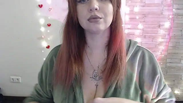 Snapshot of Lizzy_Love chatting on 02/03/25, 01:19 Lizzy Love online show from 02/03/25, 01:19
