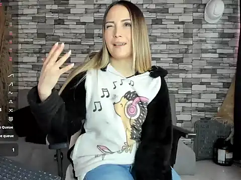 Snapshot of cindy_love2 chatting on 10/03/25, 03:02 cindy love2 online show from 10/03/25, 03:02