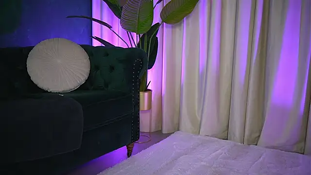 FoxieJullia online show from 11/08/25, 04:49