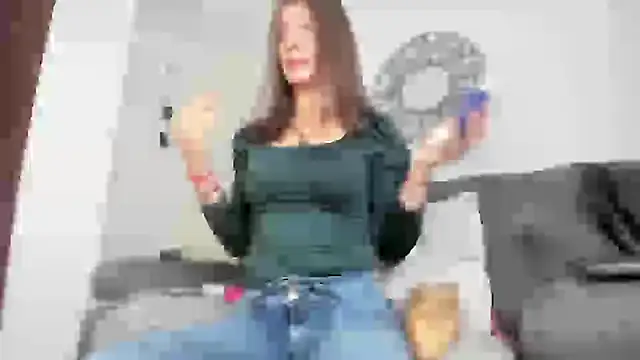 Snapshot of milf_darling chatting on 01/11/25, 10:07 milf darling online show from 01/11/25, 10:07