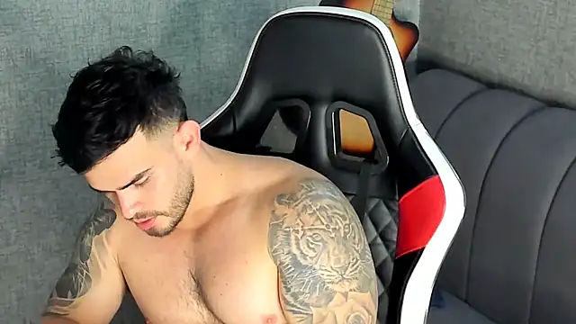 Ricardogo19 online show from 11/28/25, 04:07