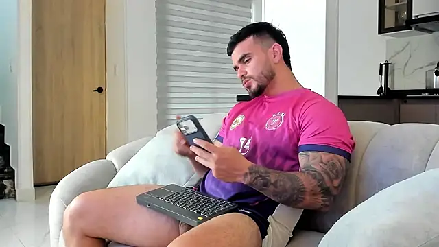 Ricardogo19 online show from 01/12/26, 09:41