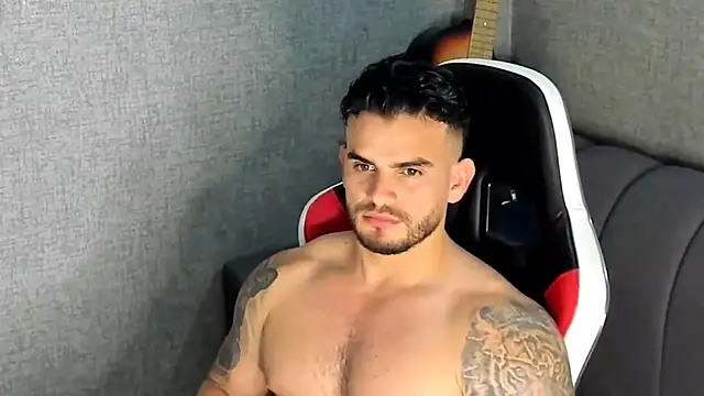 Ricardogo19 online show from 10/31/25, 01:57