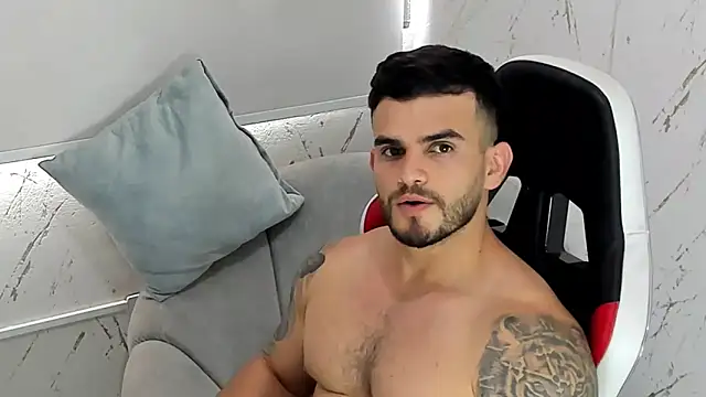 Ricardogo19 online show from 12/17/25, 04:23