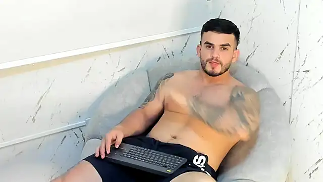 Ricardogo19 online show from 12/17/25, 03:55