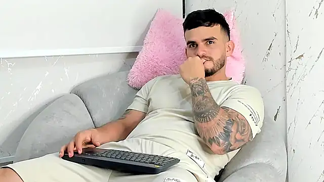 Ricardogo19 online show from 01/16/26, 02:43