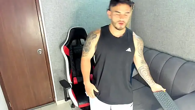 Ricardogo19 online show from 10/19/25, 05:48