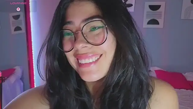 Snapshot of LoaLuxury chatting on 02/19/26, 05:43 LoaLuxury online show from 02/19/26, 05:43