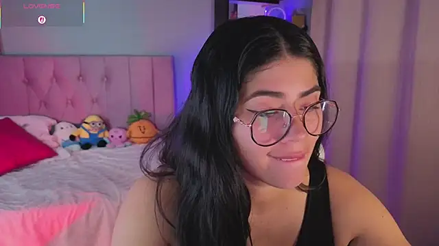 Snapshot of LoaLuxury chatting on 01/12/26, 04:58 LoaLuxury online show from 01/12/26, 04:58