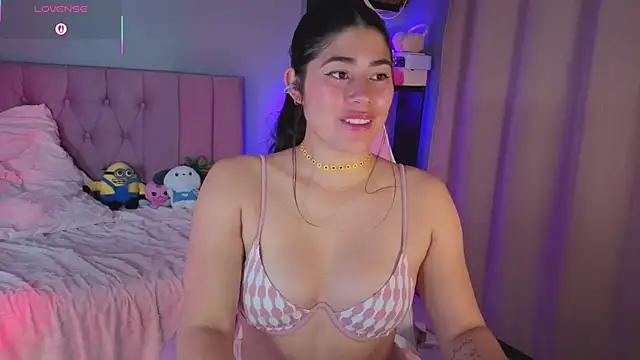 Snapshot of LoaLuxury chatting on 01/08/26, 12:44 LoaLuxury online show from 01/08/26, 12:44