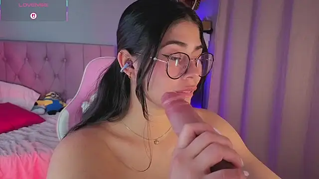 Snapshot of LoaLuxury chatting on 01/14/26, 11:19 LoaLuxury online show from 01/14/26, 11:19