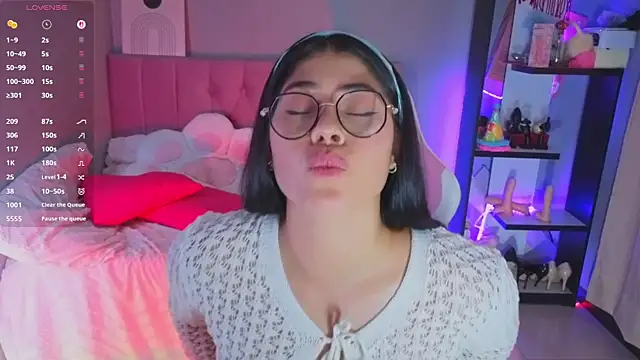 Snapshot of LoaLuxury chatting on 02/09/26, 06:06 LoaLuxury online show from 02/09/26, 06:06