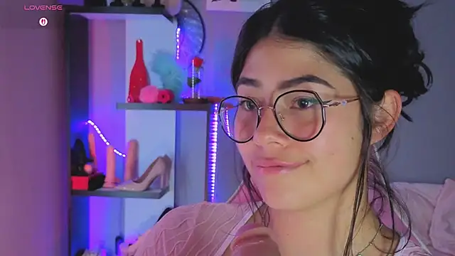 Snapshot of LoaLuxury chatting on 02/27/26, 05:07 LoaLuxury online show from 02/27/26, 05:07