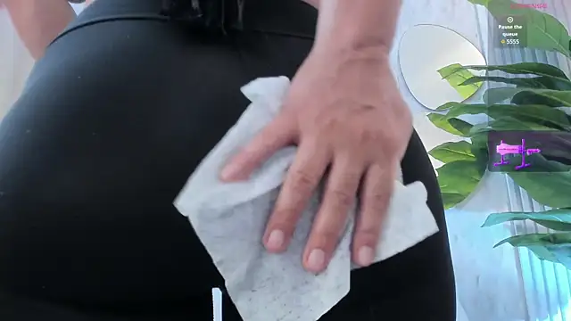 Emelyross  online show from 11/06/25, 07:40