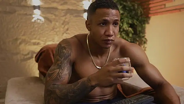 Logan Varela online show from 10/28/25, 06:40