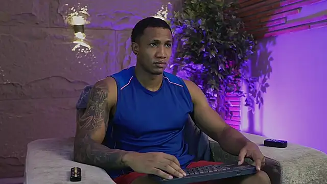 Logan Varela online show from 12/05/25, 01:53