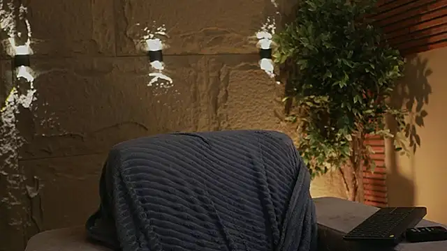 Logan Varela online show from 11/10/25, 01:27