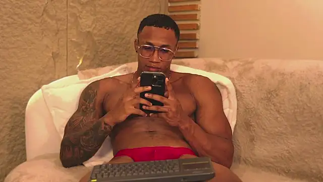 Snapshot of Logan_Varela chatting on 03/19/25, 02:05 Logan Varela online show from 03/19/25, 02:05