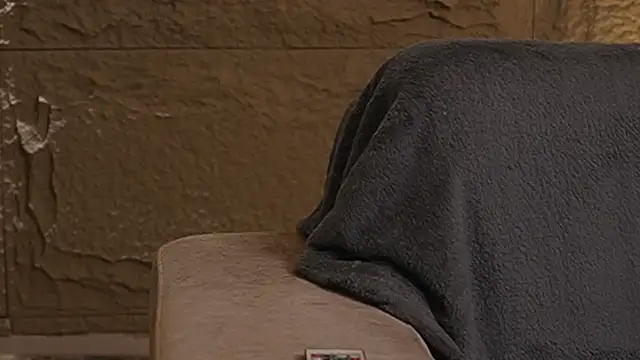 Logan Varela online show from 11/30/25, 02:18