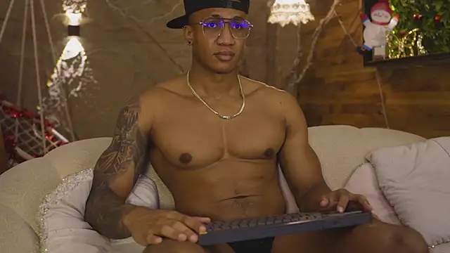 Logan Varela online show from 12/15/25, 01:06