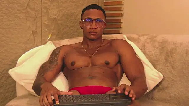 Snapshot of Logan_Varela chatting on 03/18/25, 10:58 Logan Varela online show from 03/18/25, 10:58