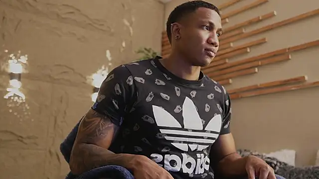 Logan Varela online show from 02/11/26, 04:07