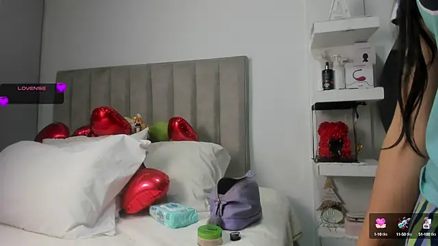Snapshot of Queen_Antonella_Oficial chatting on 02/20/25, 11:42 Queen Antonella Oficial online show from 02/20/25, 11:42