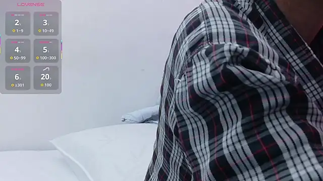 yourcuteneighbourr online show from 10/29/25, 03:16