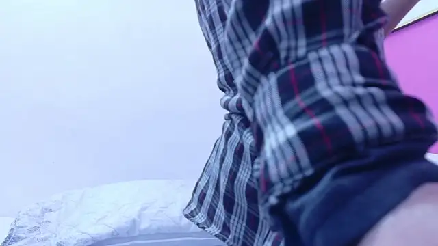 yourcuteneighbourr online show from 12/23/25, 03:17