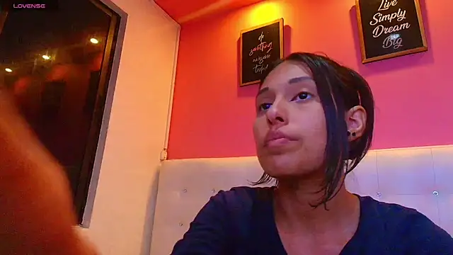 yourcuteneighbourr online show from 02/18/25, 09:43