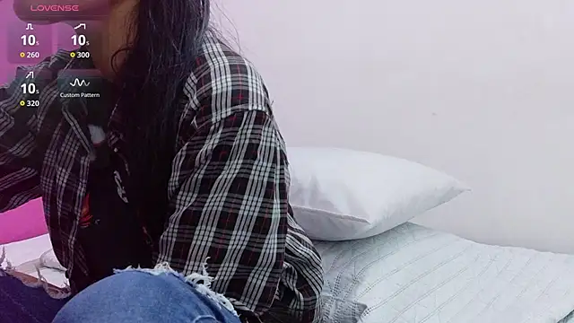 yourcuteneighbourr online show from 10/23/25, 02:54