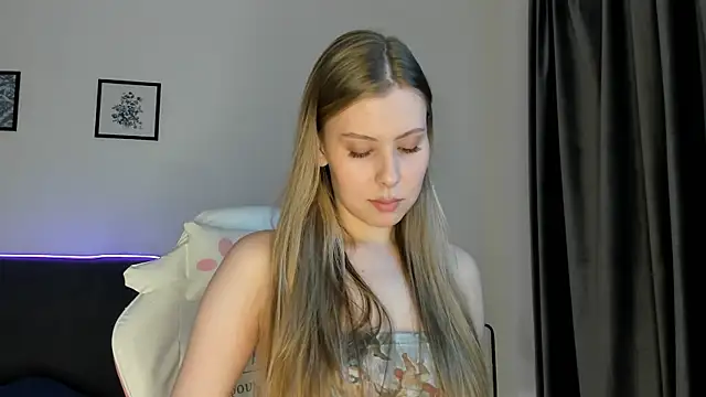 elliediaz online show from 12/05/25, 06:39