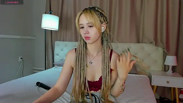 Snapshot of Valerie_Woods chatting on 06/19/26, 12:38 Valerie Woods online show from 06/19/26, 12:38