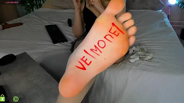 Valerie Woods online show from 06/04/26, 01:10