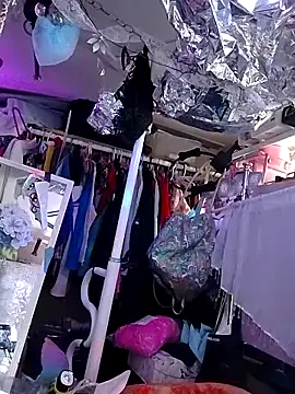 gurlnips online show from 09/27/25, 11:00