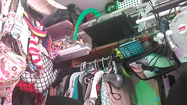 gurlnips online show from 02/22/26, 12:07