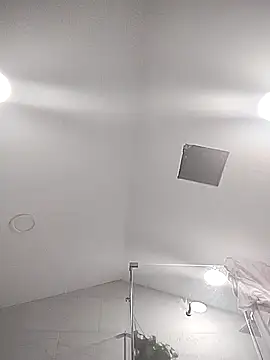 gurlnips online show from 12/22/25, 08:36