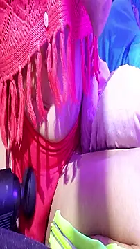 gurlnips online show from 10/31/25, 07:54