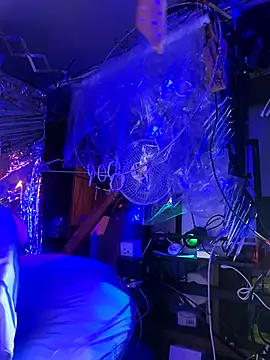 gurlnips online show from 12/18/25, 01:04