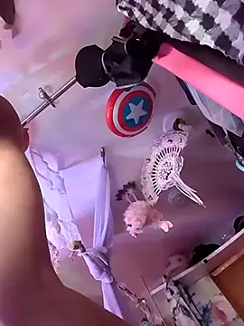 gurlnips online show from 10/28/25, 08:41