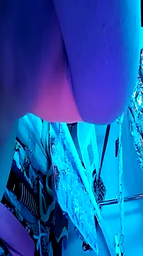 gurlnips online show from 11/12/25, 06:17