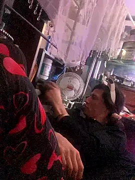 gurlnips online show from 11/30/25, 08:04