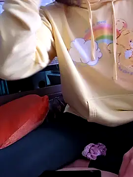 gurlnips online show from 10/11/25, 08:43