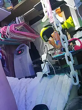 gurlnips online show from 01/10/26, 01:17