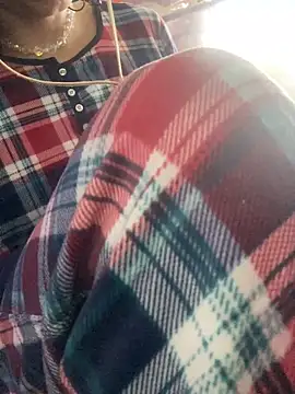 gurlnips online show from 09/30/25, 10:27