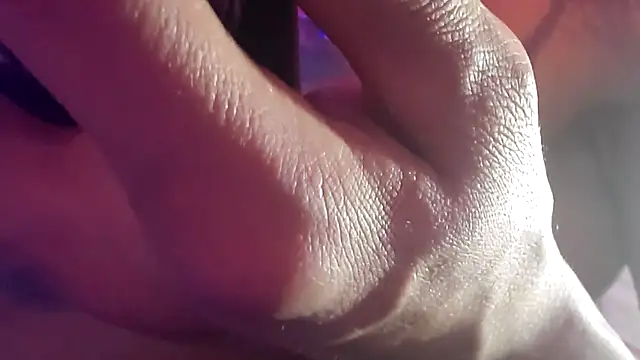 gurlnips online show from 12/13/25, 08:04