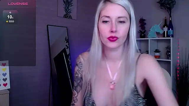 Snapshot of Mermaid_N chatting on 02/14/25, 04:47 Mermaid N online show from 02/14/25, 04:47