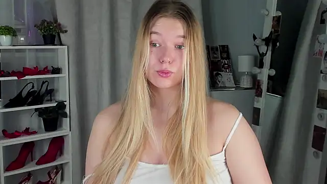 Snapshot of Rebecca_Kelly chatting on 10/18/25, 02:13 Rebecca Kelly online show from 10/18/25, 02:13