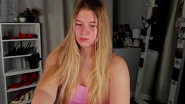 Snapshot of Rebecca_Kelly chatting on 10/06/25, 02:02 Rebecca Kelly online show from 10/06/25, 02:02