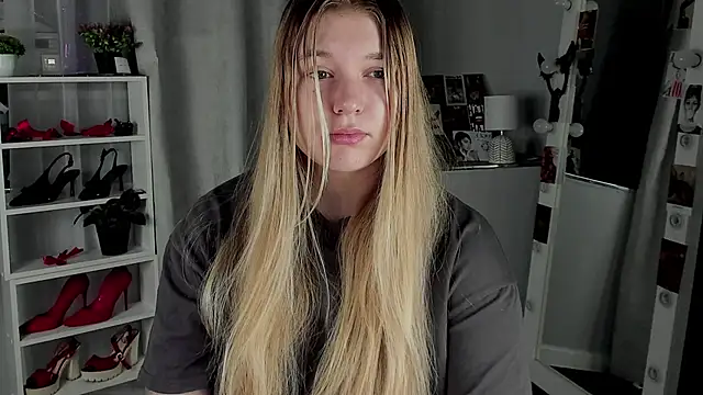 Snapshot of Rebecca_Kelly chatting on 11/04/25, 02:15 Rebecca Kelly online show from 11/04/25, 02:15